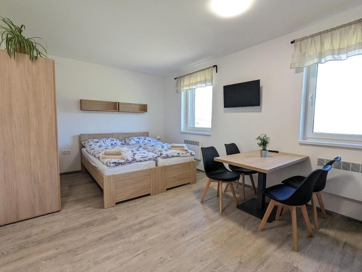 Restaurace A Penzion Gansberg Cotkytle Экстерьер фото