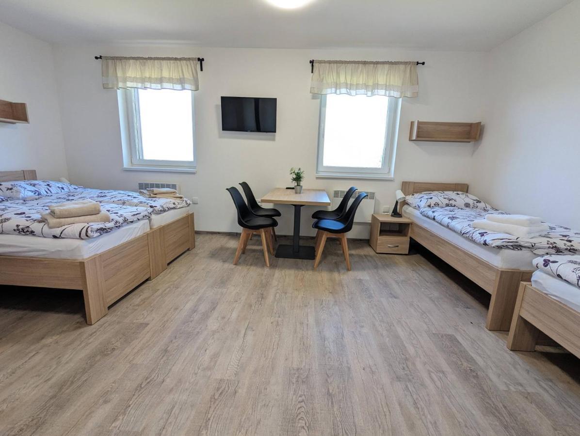 Restaurace A Penzion Gansberg Cotkytle Экстерьер фото